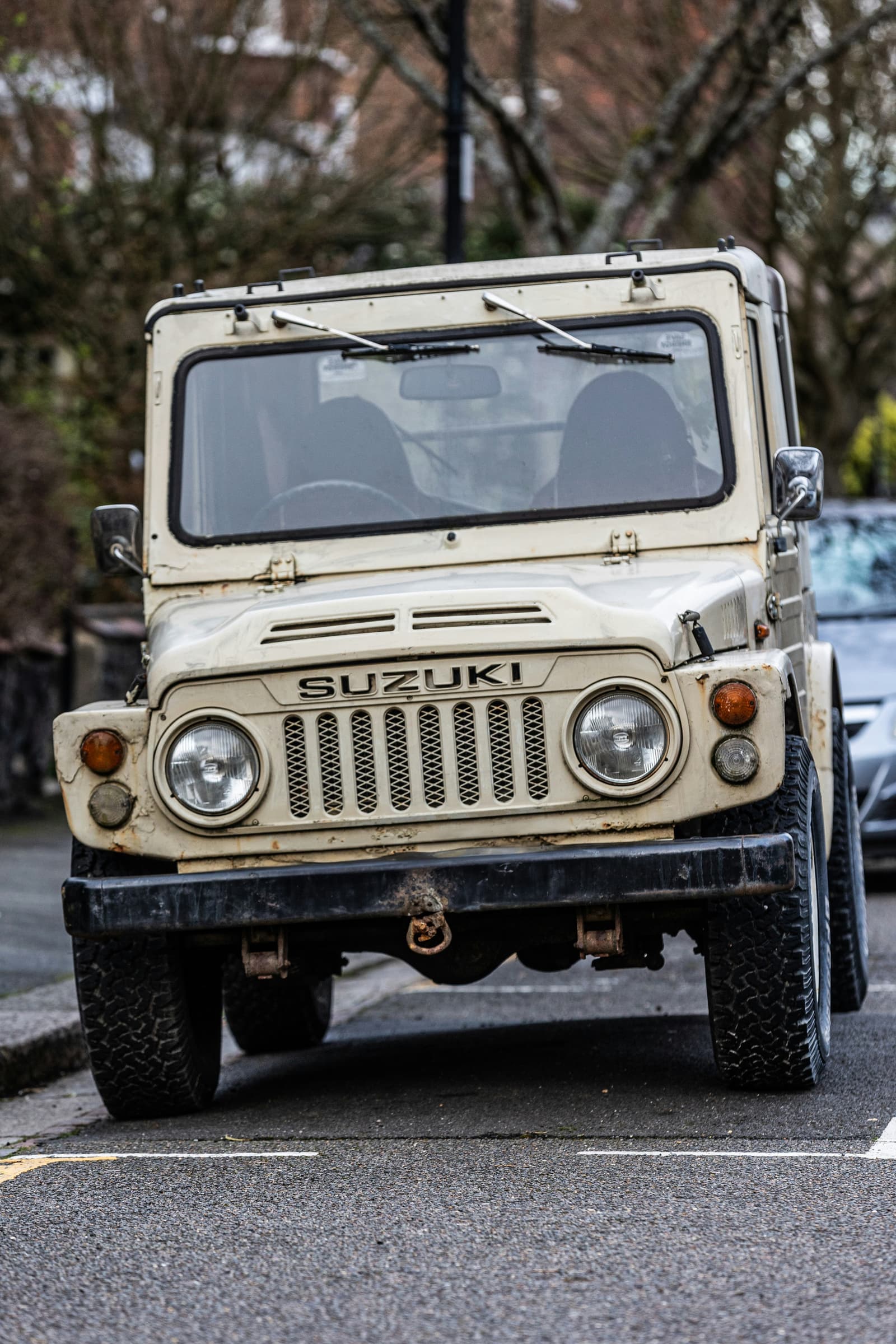 Vista frontal del icónico Suzuki Jimny